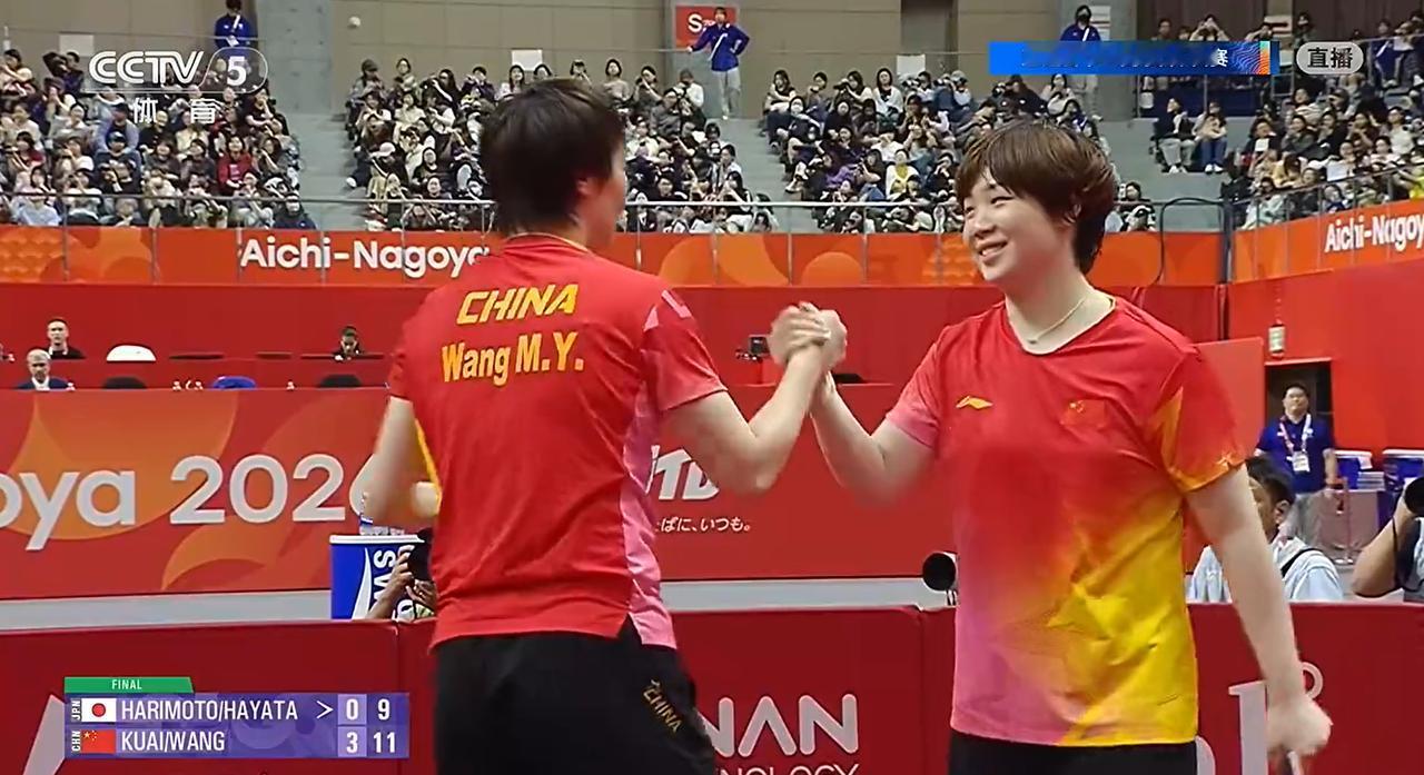 4-0横扫，这也太“残暴”了。

第一局，更是打了张本美和和早田希娜一个11-0