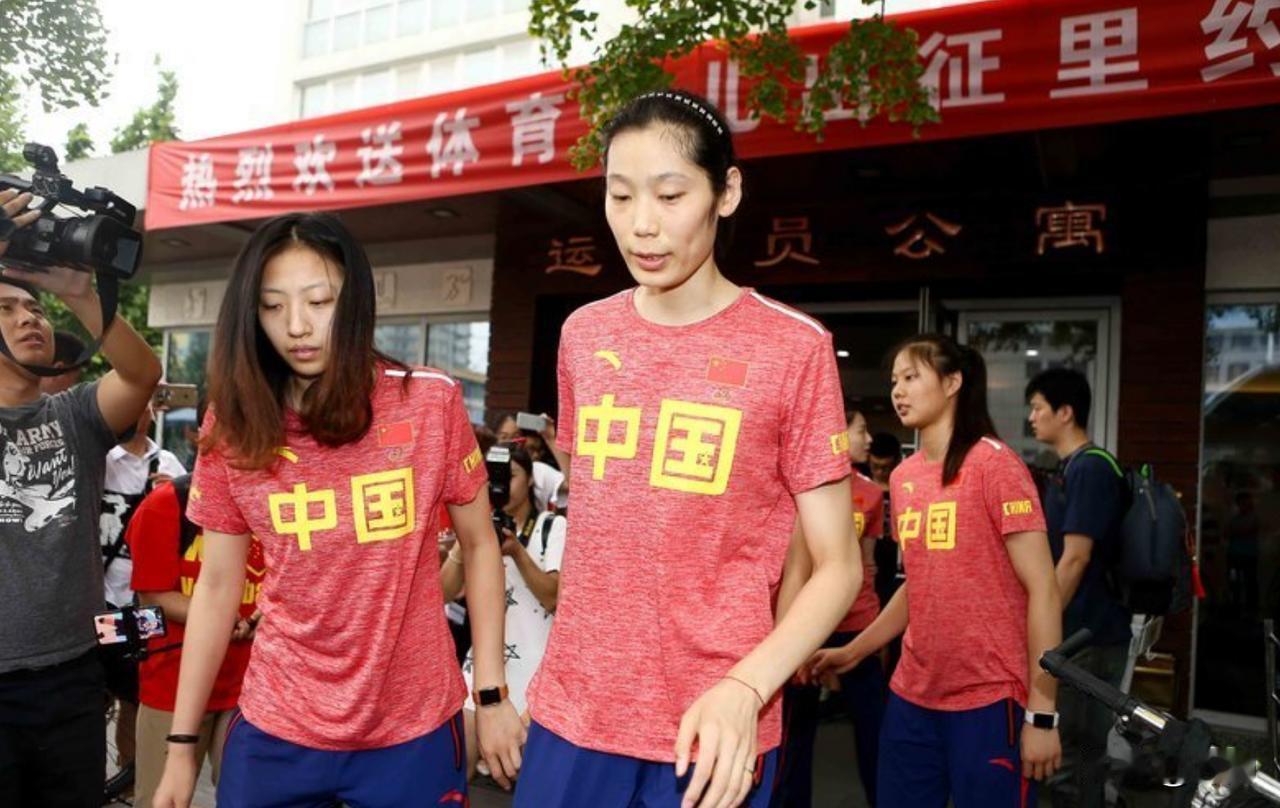 
时间都去哪了？中国女排5位奥运三朝元老，第三次出征奥运会！
她们是：朱婷、张常