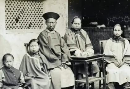 清代官员能娶多少小老婆？答案是鼓励合理纳妾，反对乱纳妾。
 
不少人看古装剧，都
