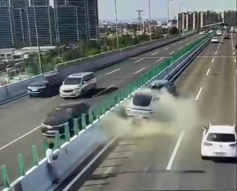 ACC辅助驾驶追撞致3人死亡大卫实验室ACC辅助驾驶撞上静止车辆，3条人命背后是