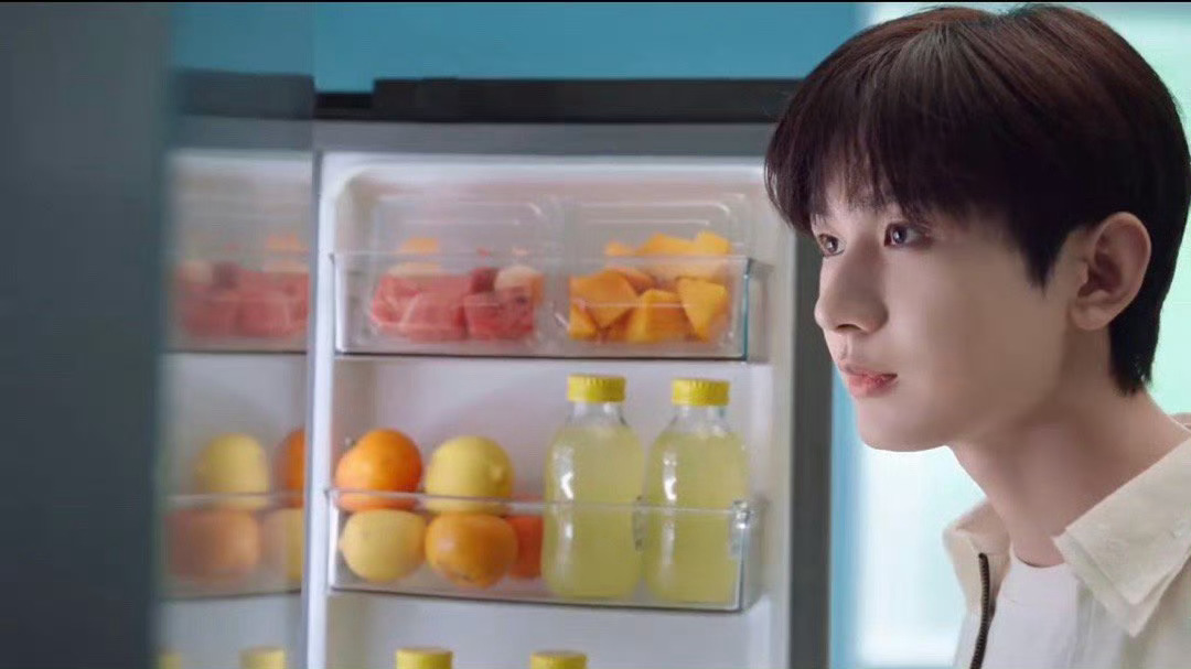 #成毅纯享品牌代言人官宣#这代言人帅帅的好安心，恭喜成毅解锁新代言[送花花] ​