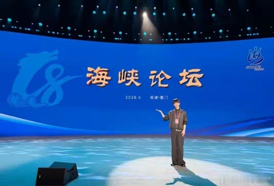 真的，千万别让张凌赫和其他演员站在一起。不是夸张，是血泪教训。不站一起的时候，看