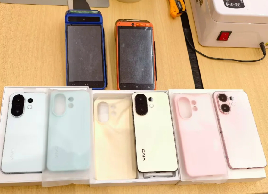 vivo S30 蓝厂的机子真的好看，其实有时候手机很多功能我们是用不到的，但是