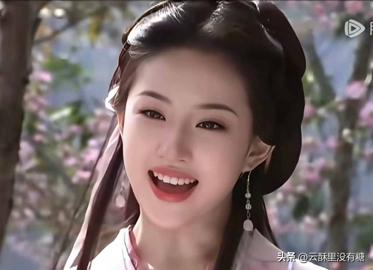 《天龙八部》刘亦菲版王语嫣，“好想咬一口”！“神仙姐姐”从书里走了出来。

十五