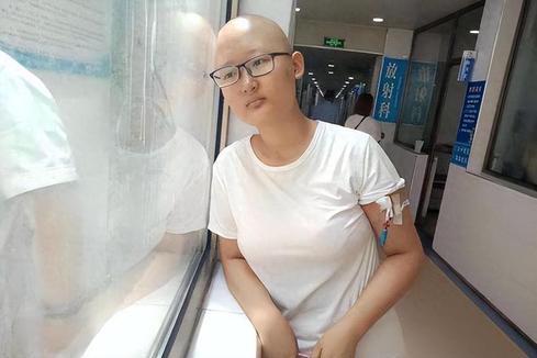 令人心痛！2019 年，河北一名抗癌女孩在病房对前来劝说的亲友怒吼，质问自己凭什