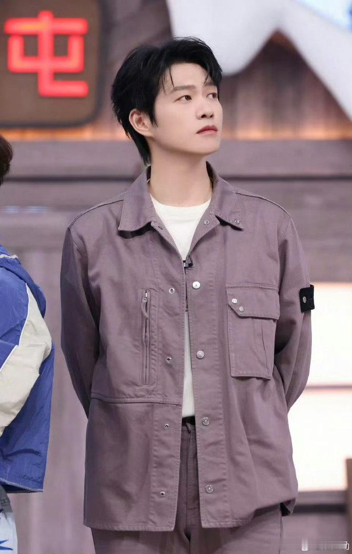 魏大勋手忙脚乱具象化了哈哈哈别太可爱！魏大勋跳舞演我魏大勋一听到口令就冲镜头，四