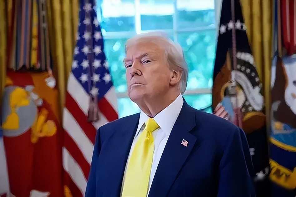 油轮在海峡打转，美伊各说各话，一条水道牵动全球神经

4月7日，特朗普突然提到三