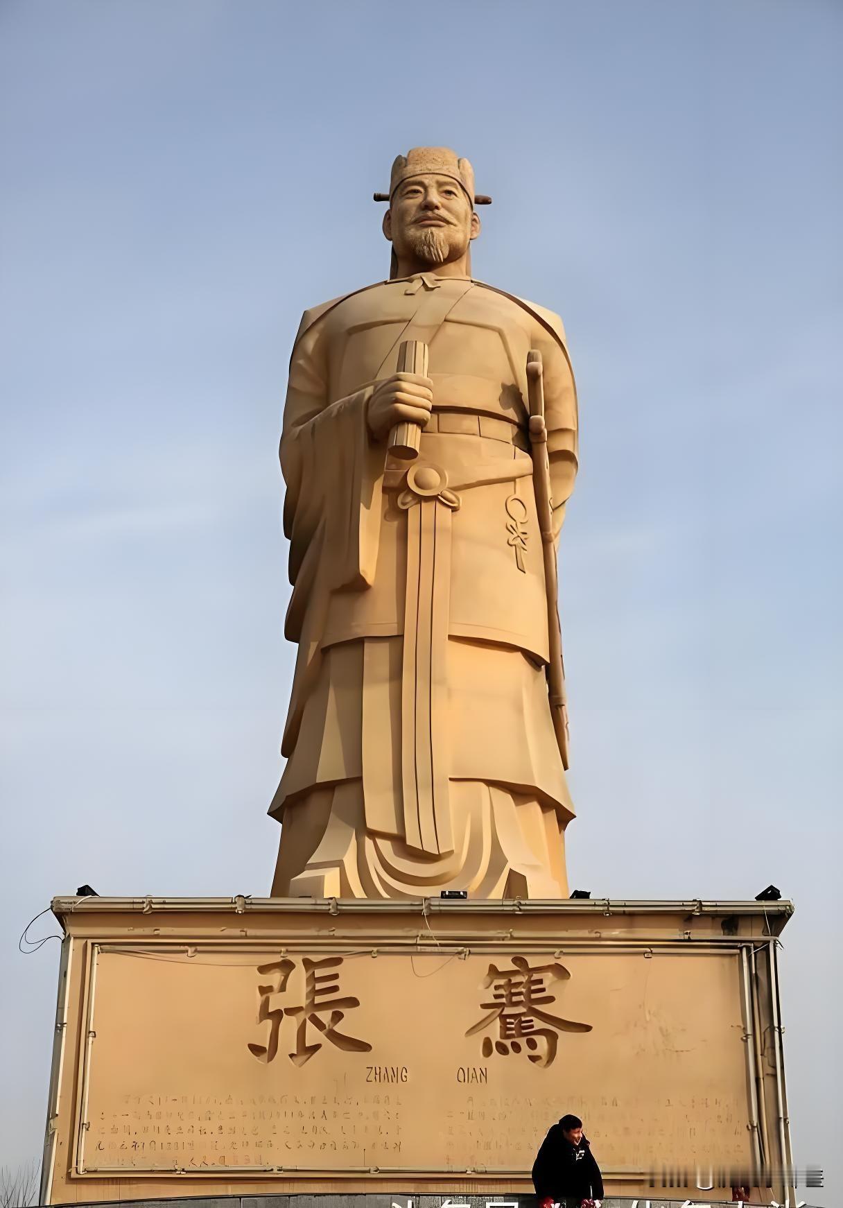 公元前139年，汉武帝刘彻正值壮年，雄心勃勃地想要击溃北方的宿敌匈奴。然而匈奴势