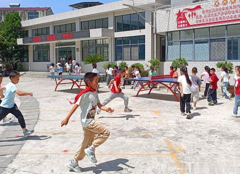 房县校园 白鹤镇石堰河小学举行夏季运动会校园房县十堰爆料 房县新闻网讯 通讯员 