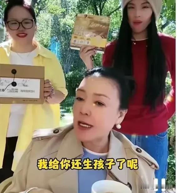 看了战兰的《九条命》
明白了她为啥对前儿媳
黑了三年，天天提时时提

她跟汪大爷