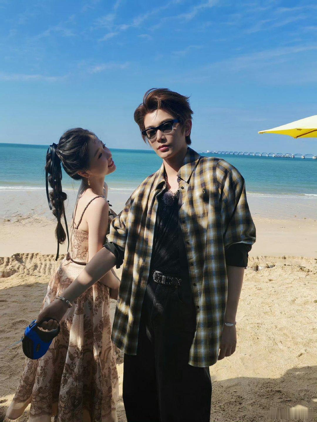 丁禹兮虞书欣新合照 完全就是爸爸妈妈的感觉，这张家属感好重…… 