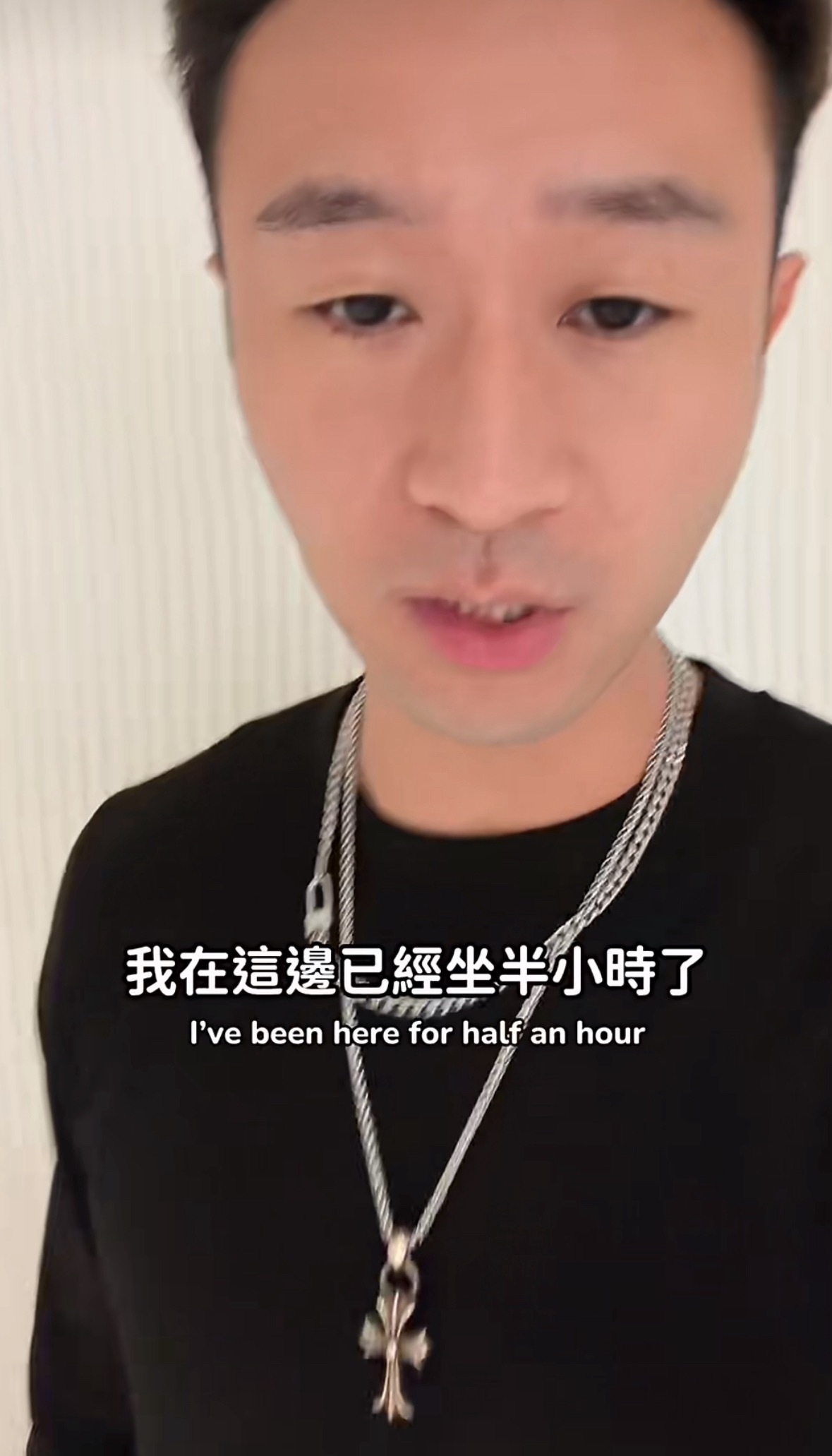 台湾网友在上海衣服被偷又找回的经历看完了，很难绷，自己的衣服扔在外面被人当垃圾捡