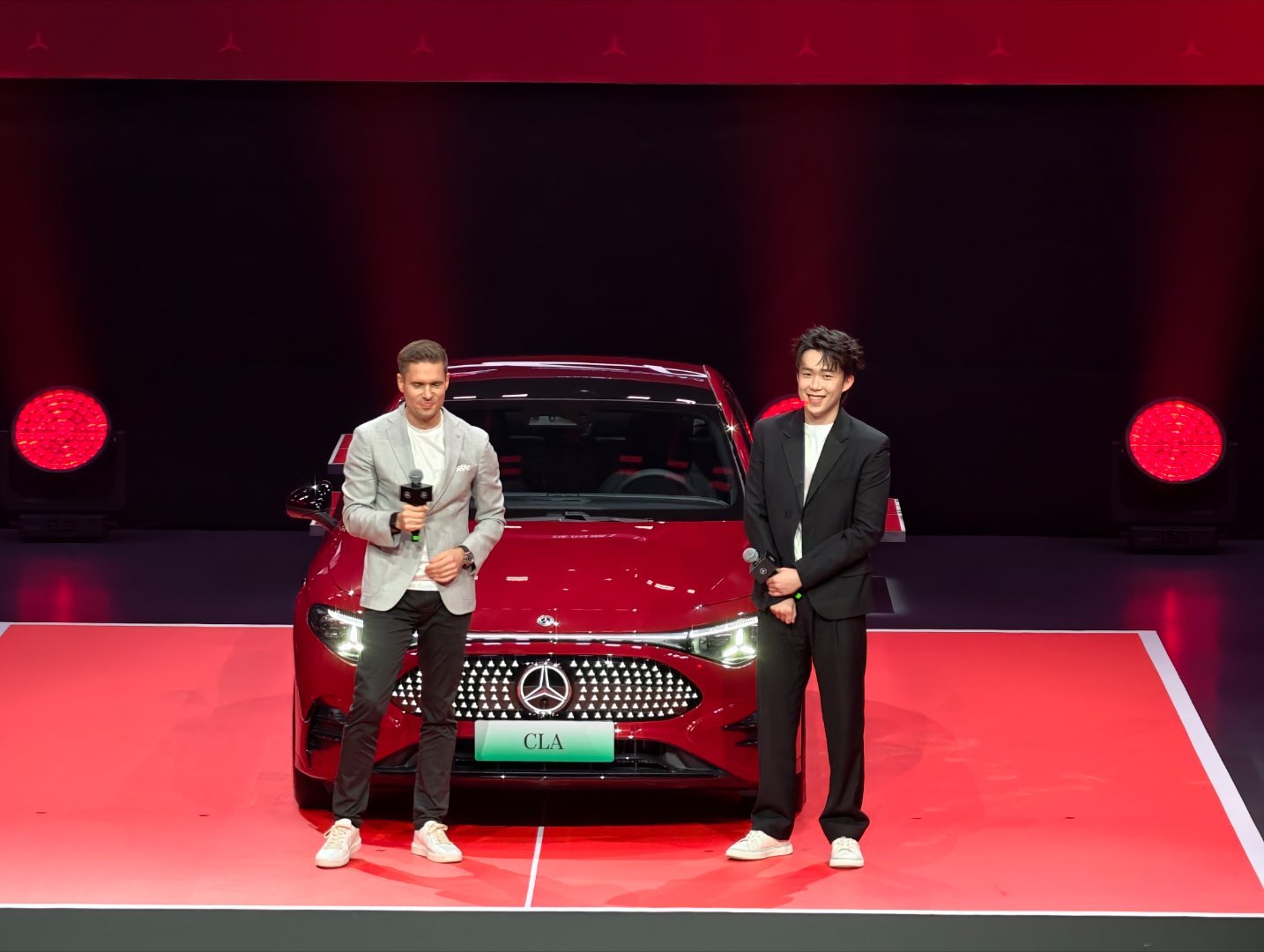 全新奔驰纯电cla 看到王楚钦了～[哈哈] ​​​