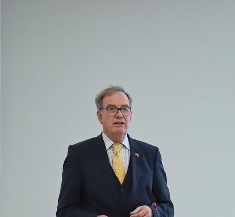 德国：中美大概率打不起来，因为真打也是白打！日前有德国教授曾直言：美国并非惧怕中