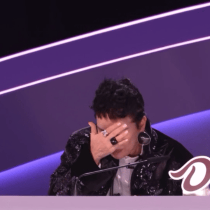 张卓尔给那英夸害羞了声鸣远扬在微博开年终派对 救命！霸气英子姐也有被夸害羞的一天