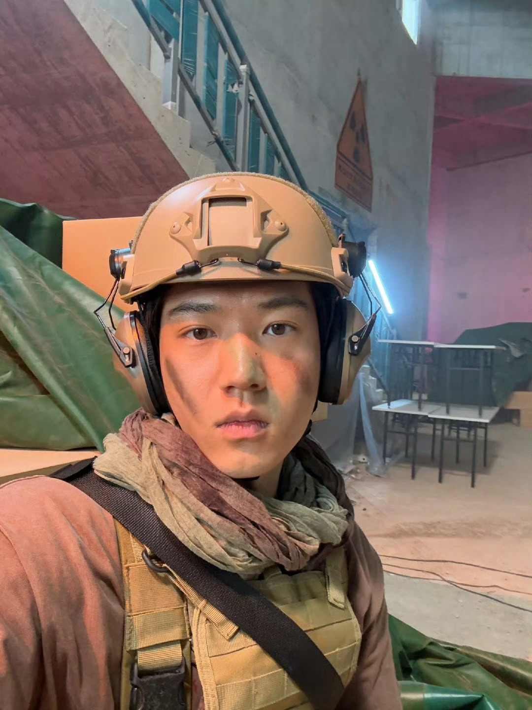 吴俊霆回沈阳吃什么好吃的啦，这光属实是有点晃眼睛👀 