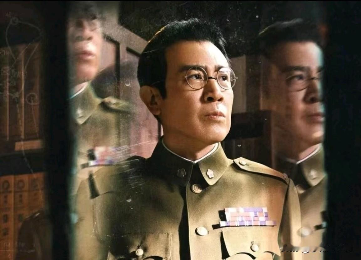 2026年他携《沉默的荣耀》回归，剧中饰演吴石将军，以克制入微的表演，精准刻画革