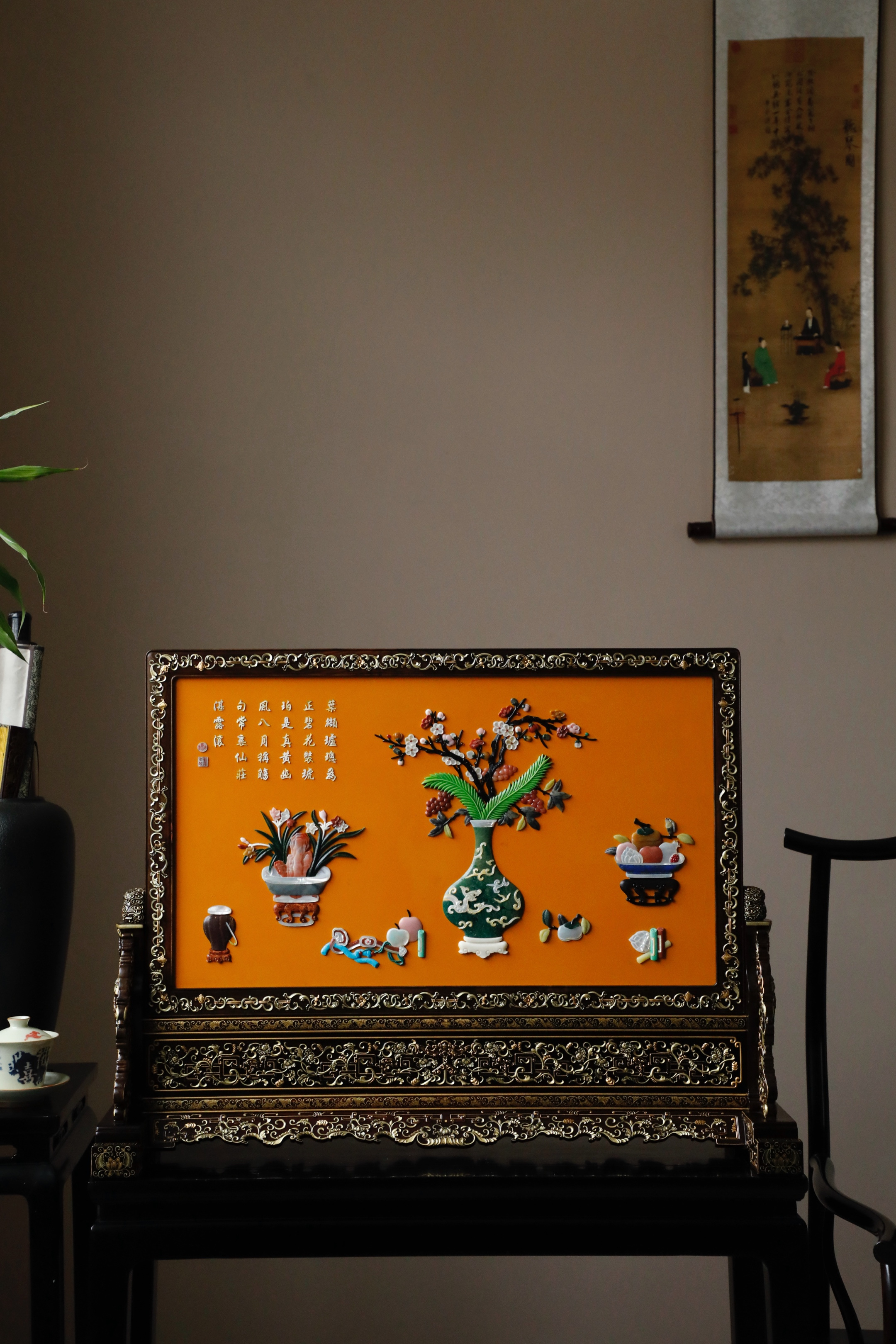 大红酸枝×百宝嵌×描金 | 清供图 大案屏精选老料打造，榫卯结构，制式典雅，屏框