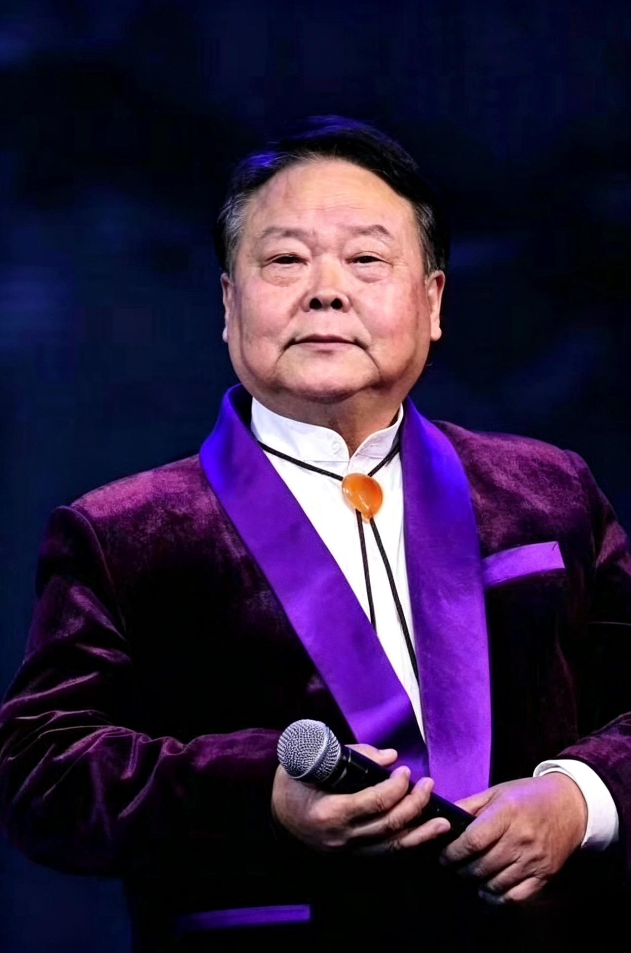 精美的石头会唱歌家喻户晓，原唱却少有人记住
 隔三差五这首歌又在网上刷屏，几乎人