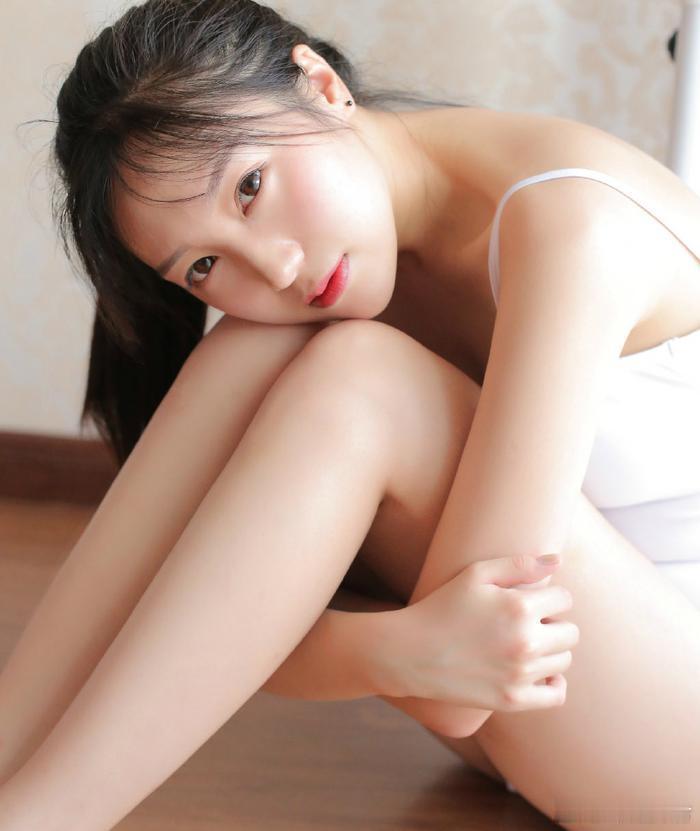 不要执著于令自己痛苦的事物，不要去惦记再也回不去的曾经。过去既然那么让人绝望，人