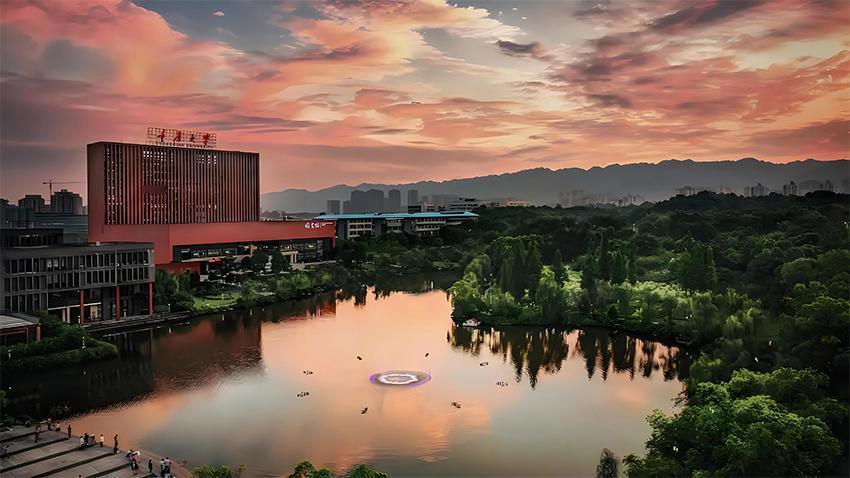 中国的教育公平而伟大，我一生遇到的每一个优秀的人都没有被耽误。就拿我自己和六个大