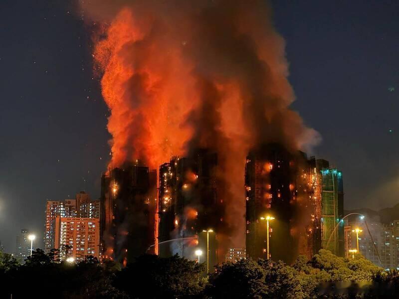 香港宏福苑大火致168人死亡！最终调查报告公布：疑因乱丢烟头引发，施工杂物加速火