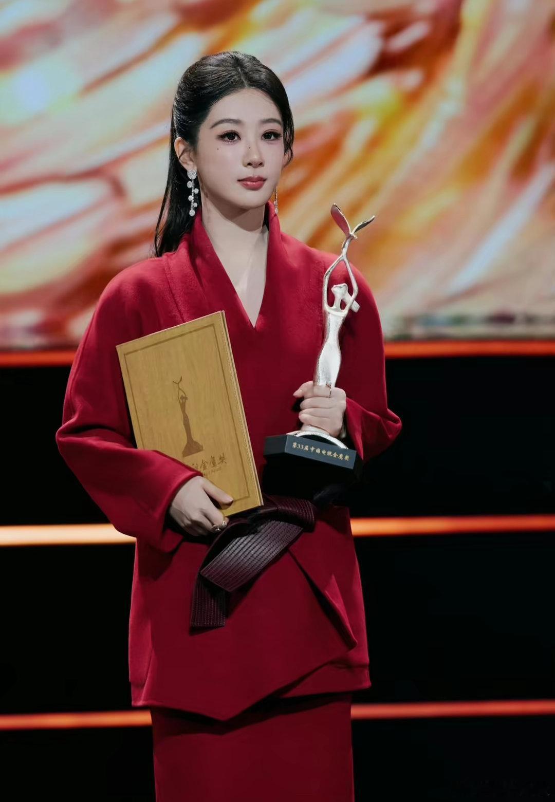我爱现在坚强勇敢的你 也贪恋你早期的青涩  时常叹息没有见过那早已绝版的你 但又