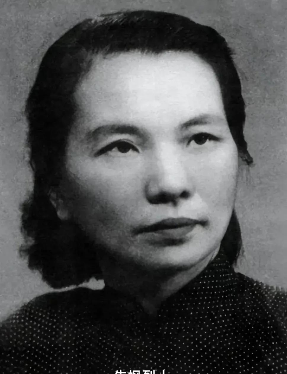 1950年，朱枫趁特务不在，将金手镯用牙咬断后又折成数段。随后，她将2两多的金子