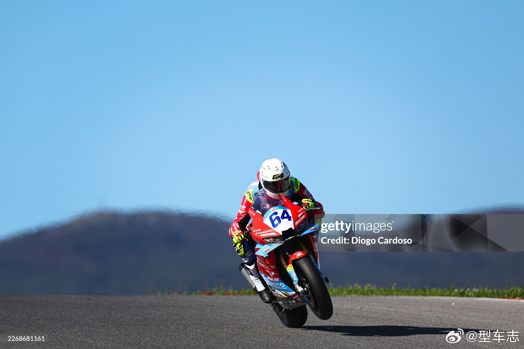 张雪机车夺冠意味着什么这才是中国制造精神最真实的缩影。自主产权内燃机，整车自己做