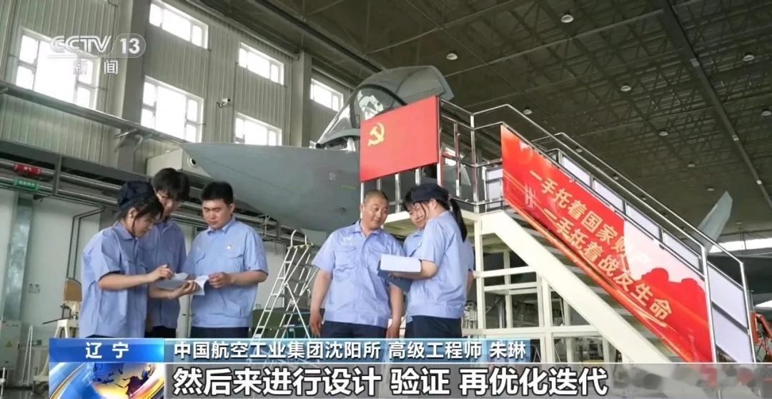 有说是J35A谁还把海军型和空军型放在一起生产维护啊？如果说通用设计，主材差不多