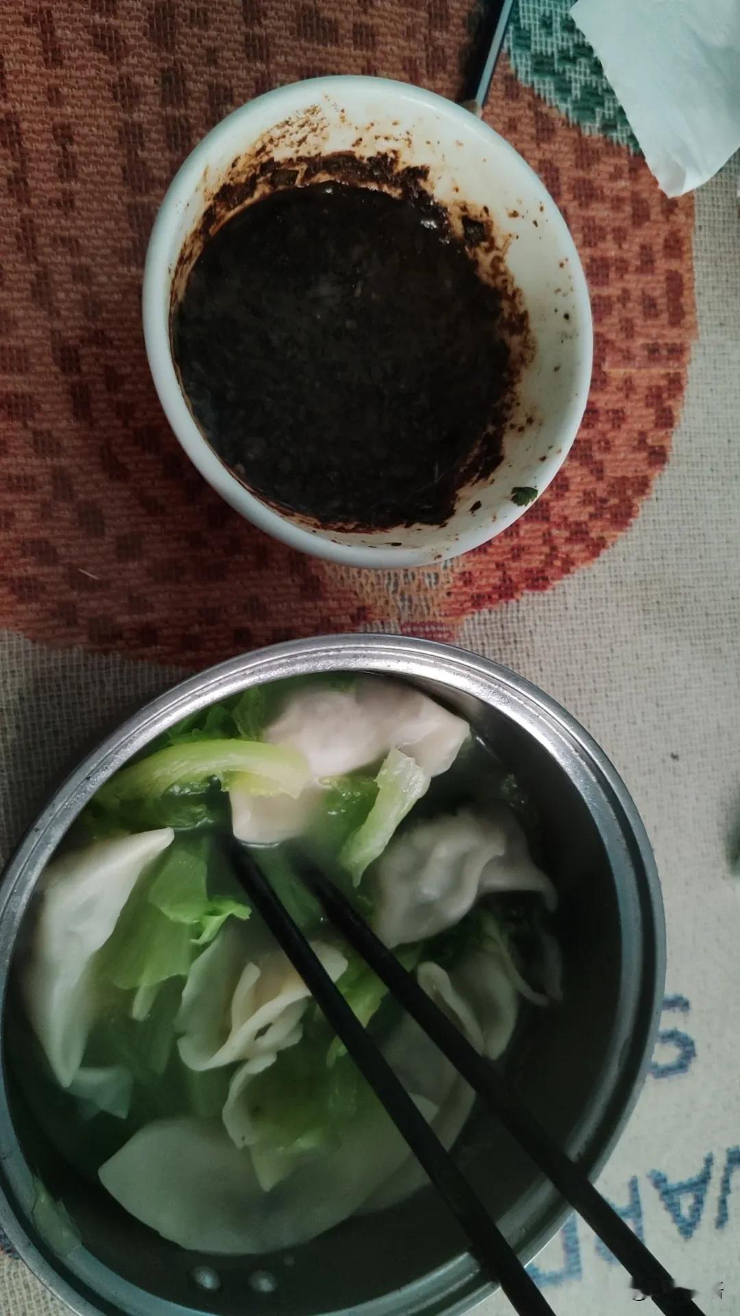 昨晚和老公视频，他说我长胖了，我又不敢回怼他“关你什么事？我又没吃你家大米”因为