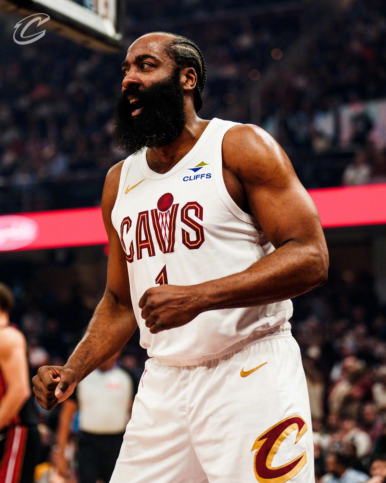 怎么哈登打着打着，又成上场时间最多的了?
今天这场背靠背的比赛，居然又打了42分