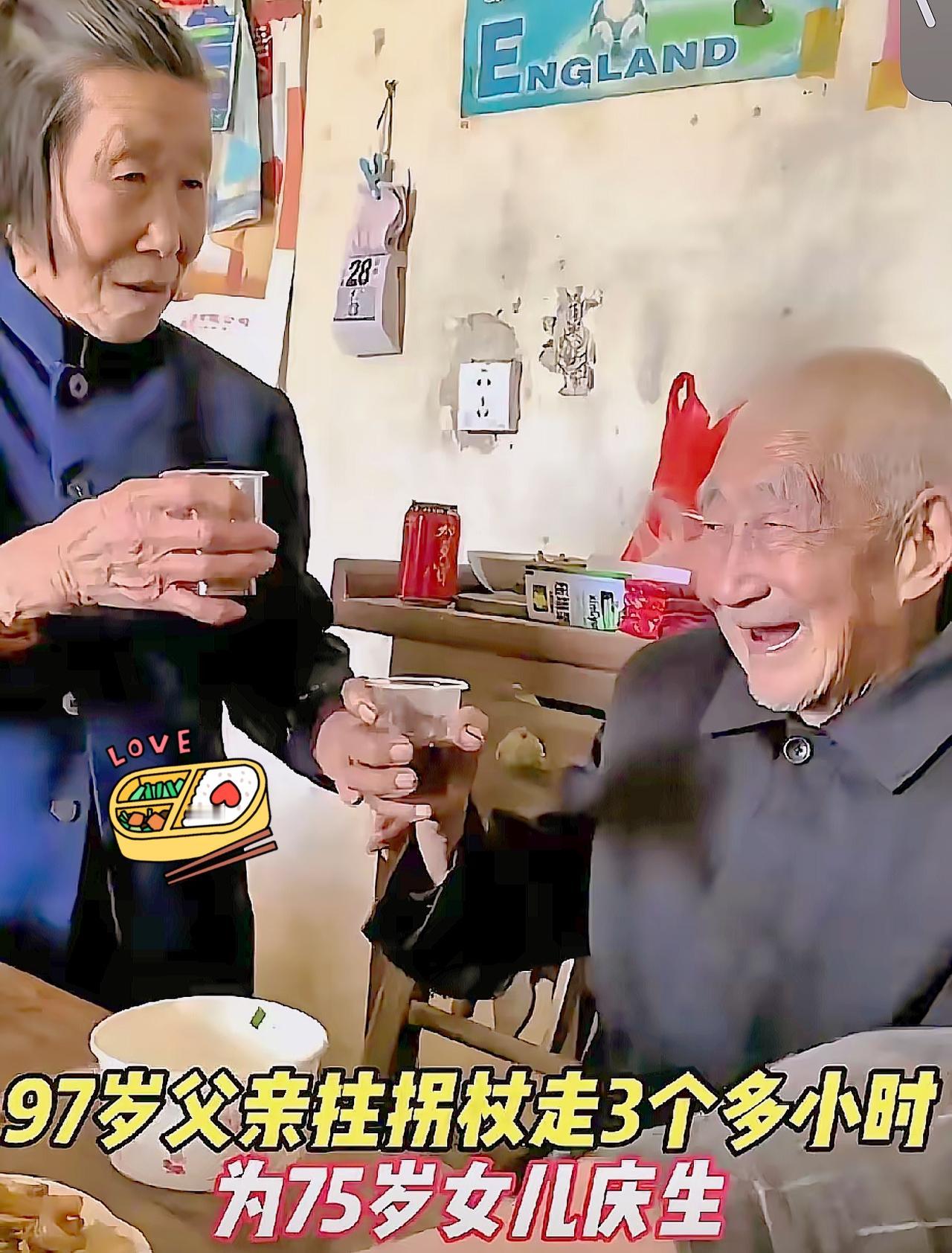 我的天爷！湖北，75岁老人过生日，饭菜刚上桌，院门吱呀一响，她抬头一看，惊得筷子