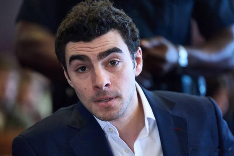 美国披萨店员工冒充FBI！试图从狱中救出学霸枪击犯海外新鲜事 这情节简直像电影！