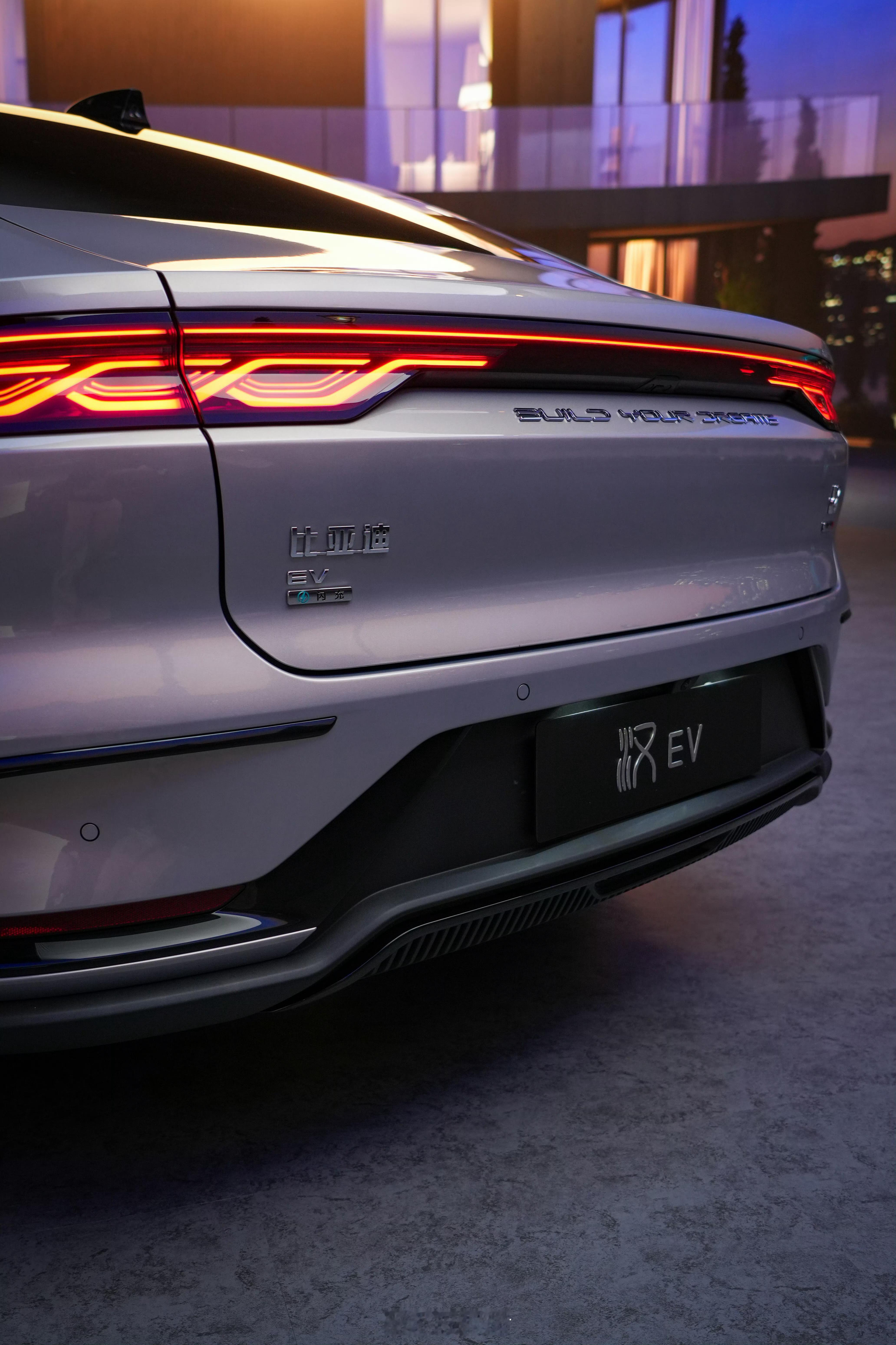 比亚迪 汉EV闪充版即将上市：第二代刀片电池+闪充技术预计售价20万左右，应该有