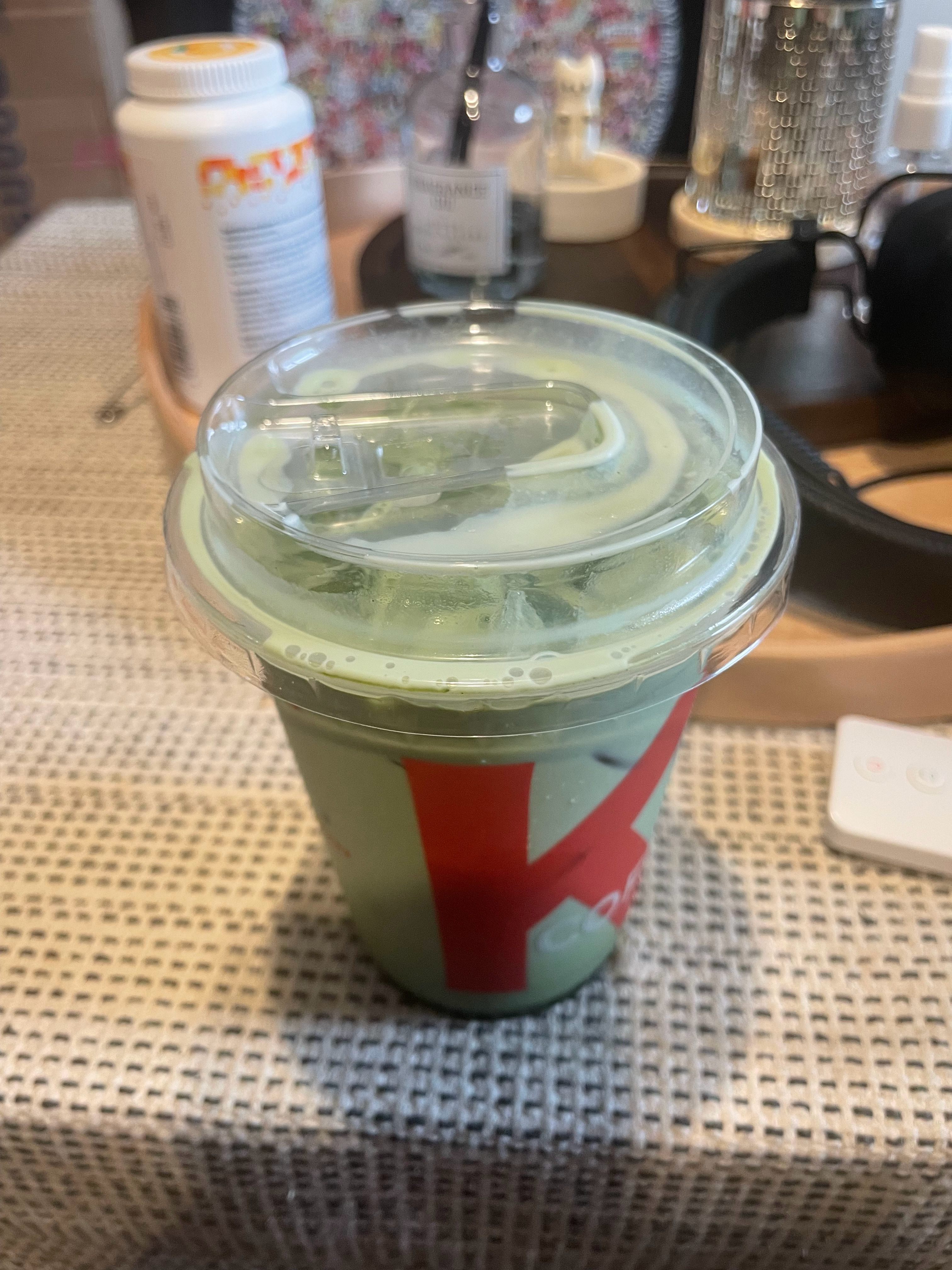 被甜品up主推荐了这个 肯德基的抹茶牛奶 普普呀 是我不懂 还是每家肯德基水平不