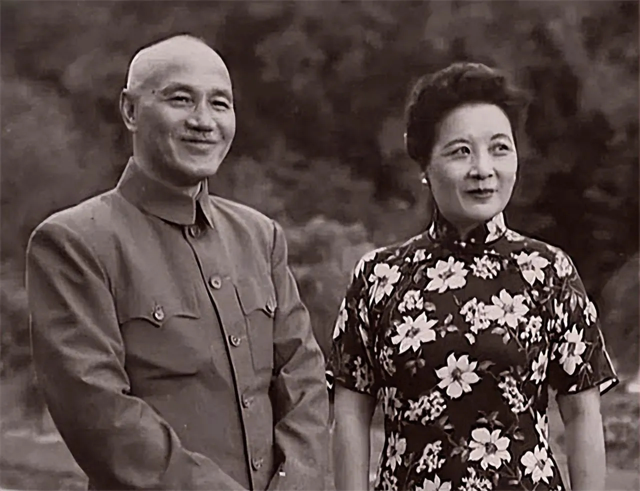《蒋介石怀疑自己被宋美龄绿了，但是没有证据》美国人迈可·考尔斯1985年的回忆录