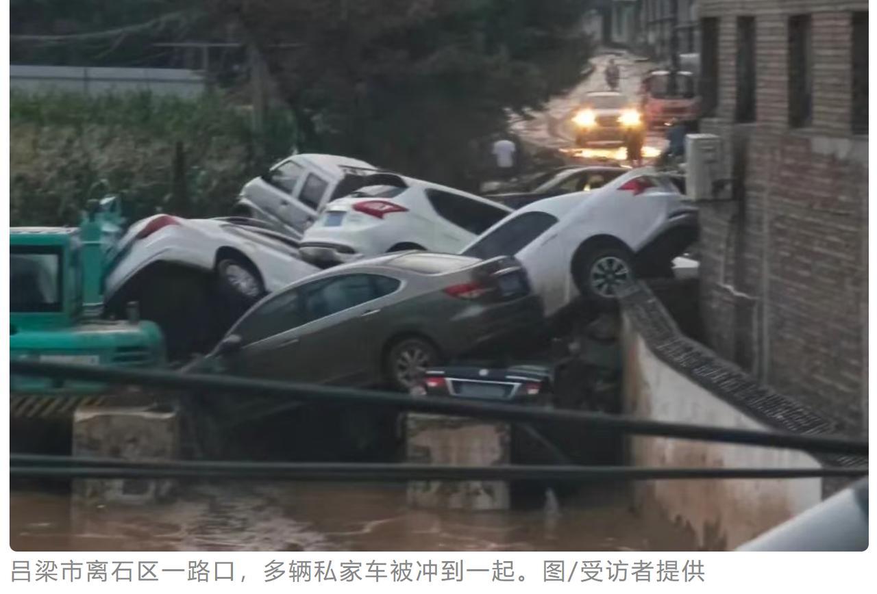 7 月 30 日晚间，山西吕梁迎来短时极端强降雨，猛烈降水快速在离石城区形成大范