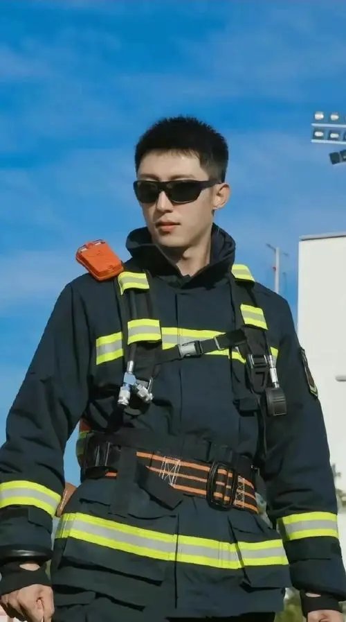 黄景瑜真的太man了，想必是很多女孩的理想型吧 ​​​