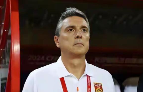 说真的，这场U23比赛能来四万多人，西安这球市确实牛！我先总结一下：一场年轻人踢