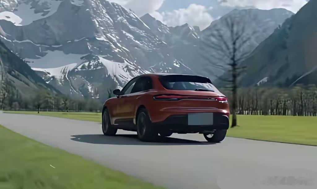 公开数据显示，保时捷在中国内地销量：2021年9.57万辆，2022年9.33万