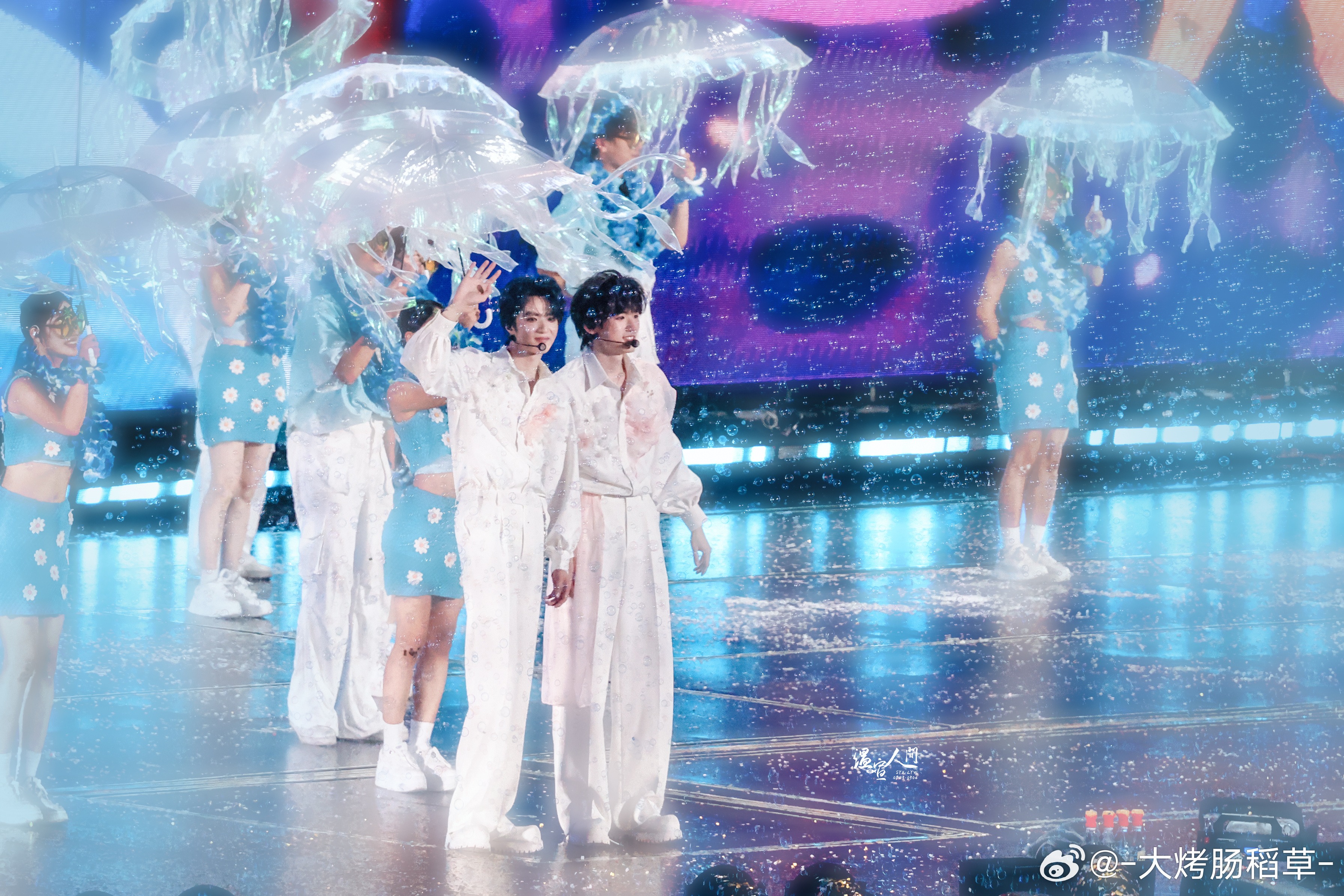 文轩 🐺🐟文轩世界第一初恋 “火舞在哪里啊”烟花升停在星夜-宋亚轩刘耀文[音