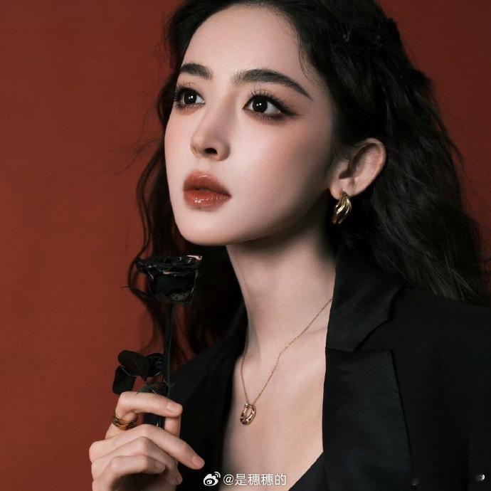 娜扎李一桐孟子义美女扎堆芒果跨年  娜扎湖南卫视跨年官宣  哇，这阵容太养眼了！