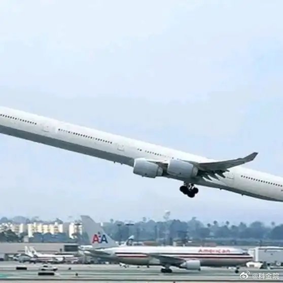 《开眼了！如此震撼的飞机起飞过程，规模之大首次目睹》播放量：1.3万点赞量：22