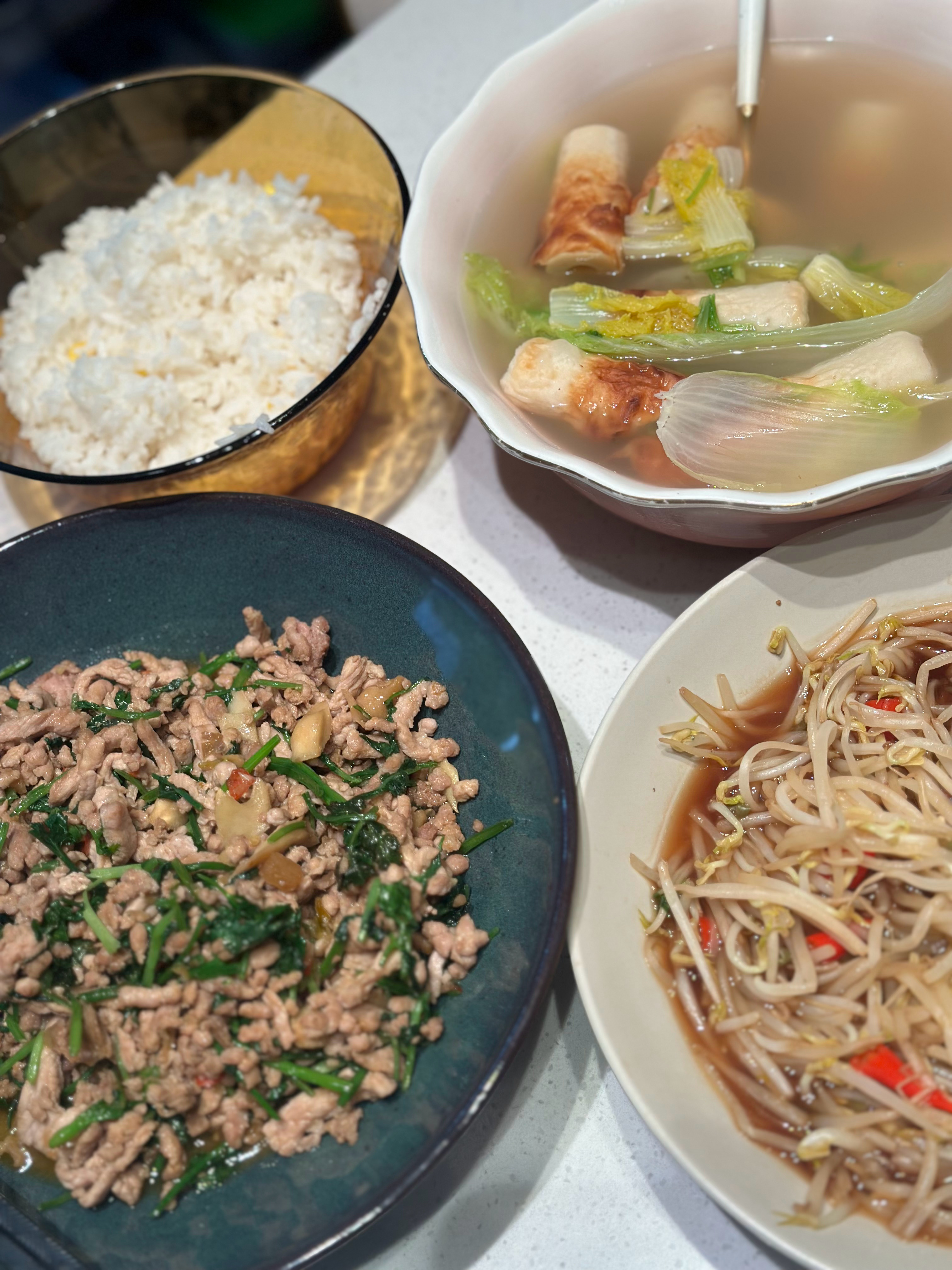 徐福烩饭原来这么简单 成年人的治愈常常藏在好好吃一顿热饭里。平时就喜欢捣鼓各类家