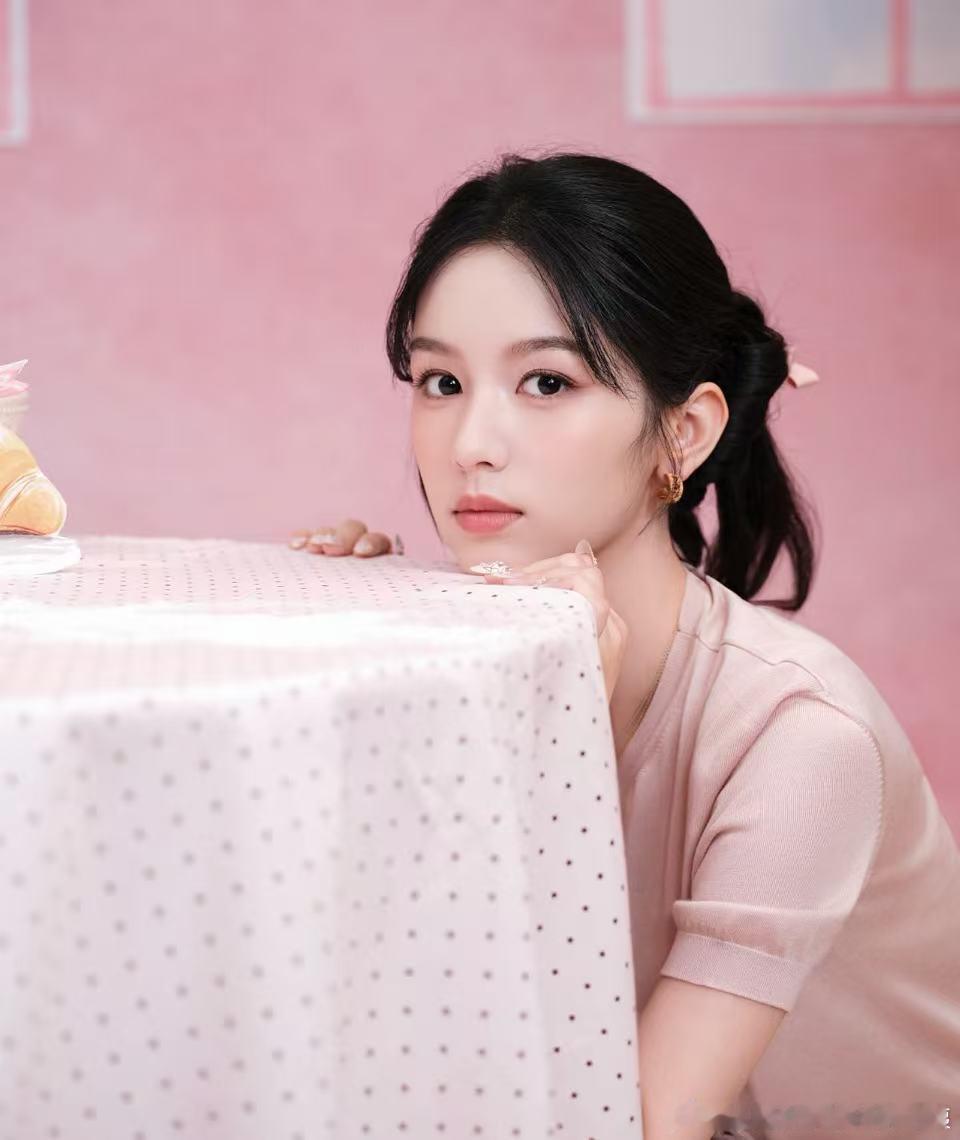 周也粉雾芭蕾柔光妆周也粉雾芭蕾柔光妆好美！周也化的粉雾芭蕾柔光妆