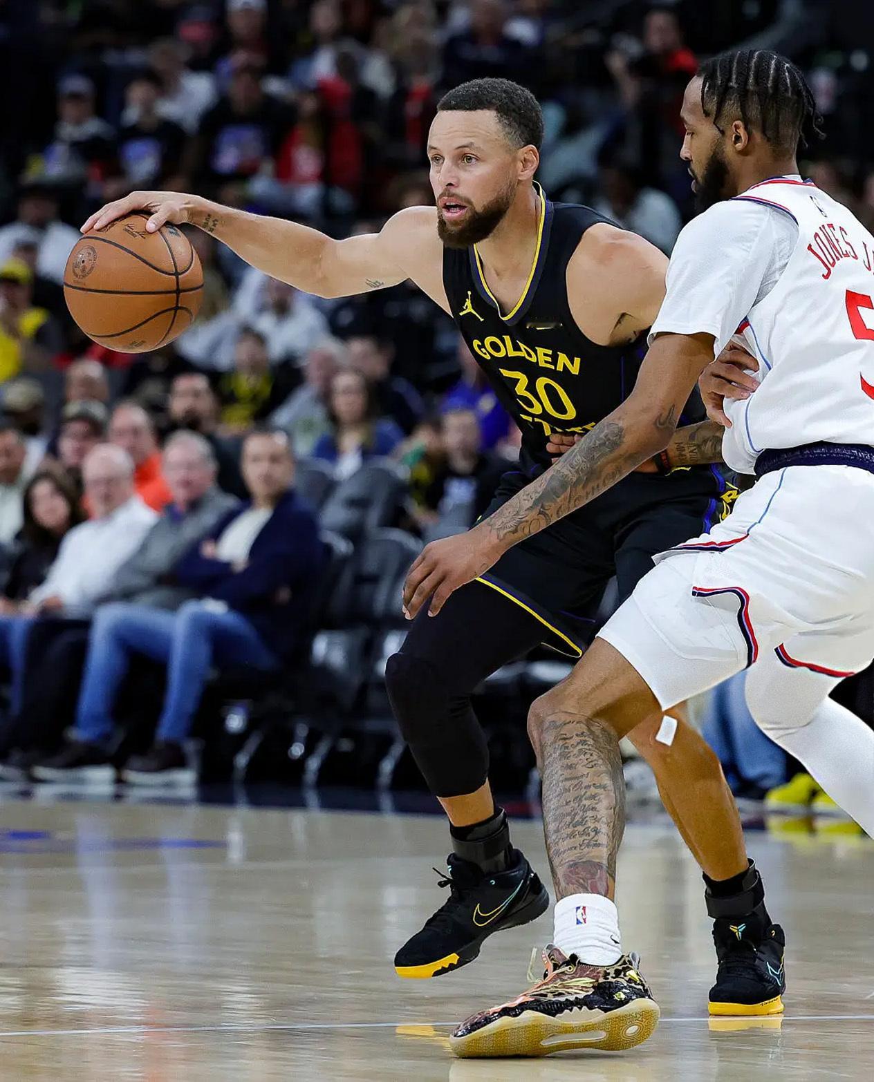 斯蒂芬·库里 · Nike Kobe 4 Protro登场29分钟 14投7中 