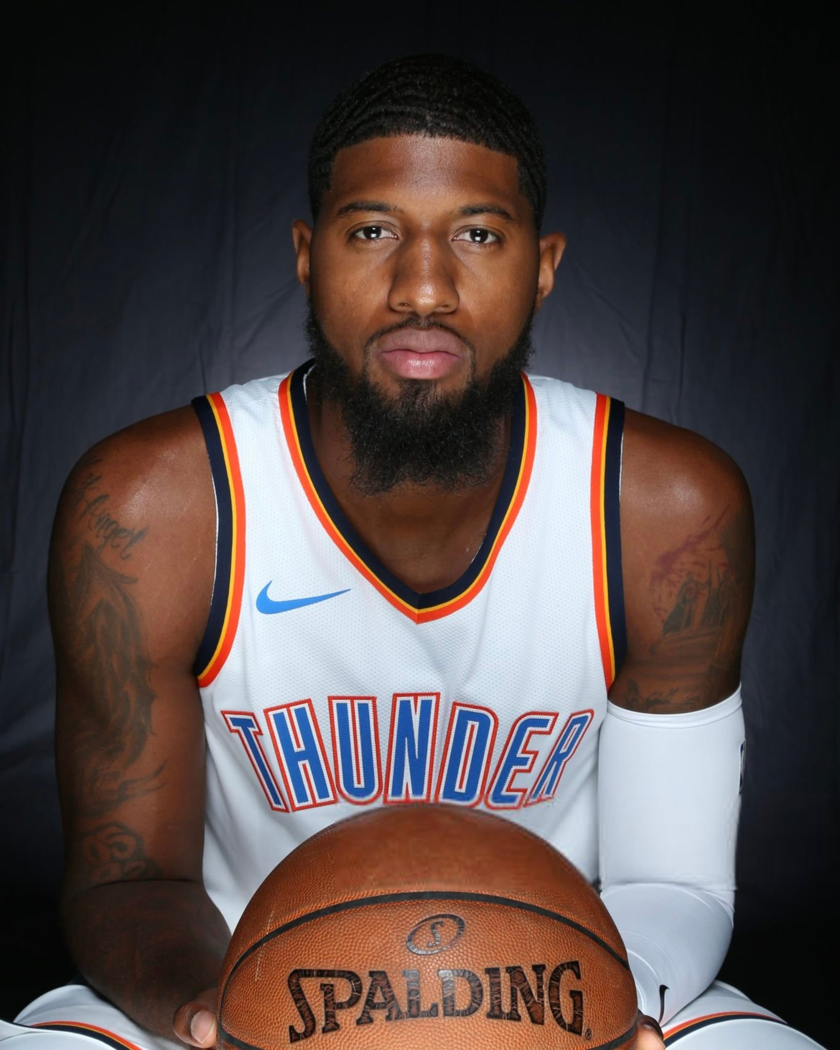 最暗的夜里，才能看见最亮的星。晚安,保罗乔治