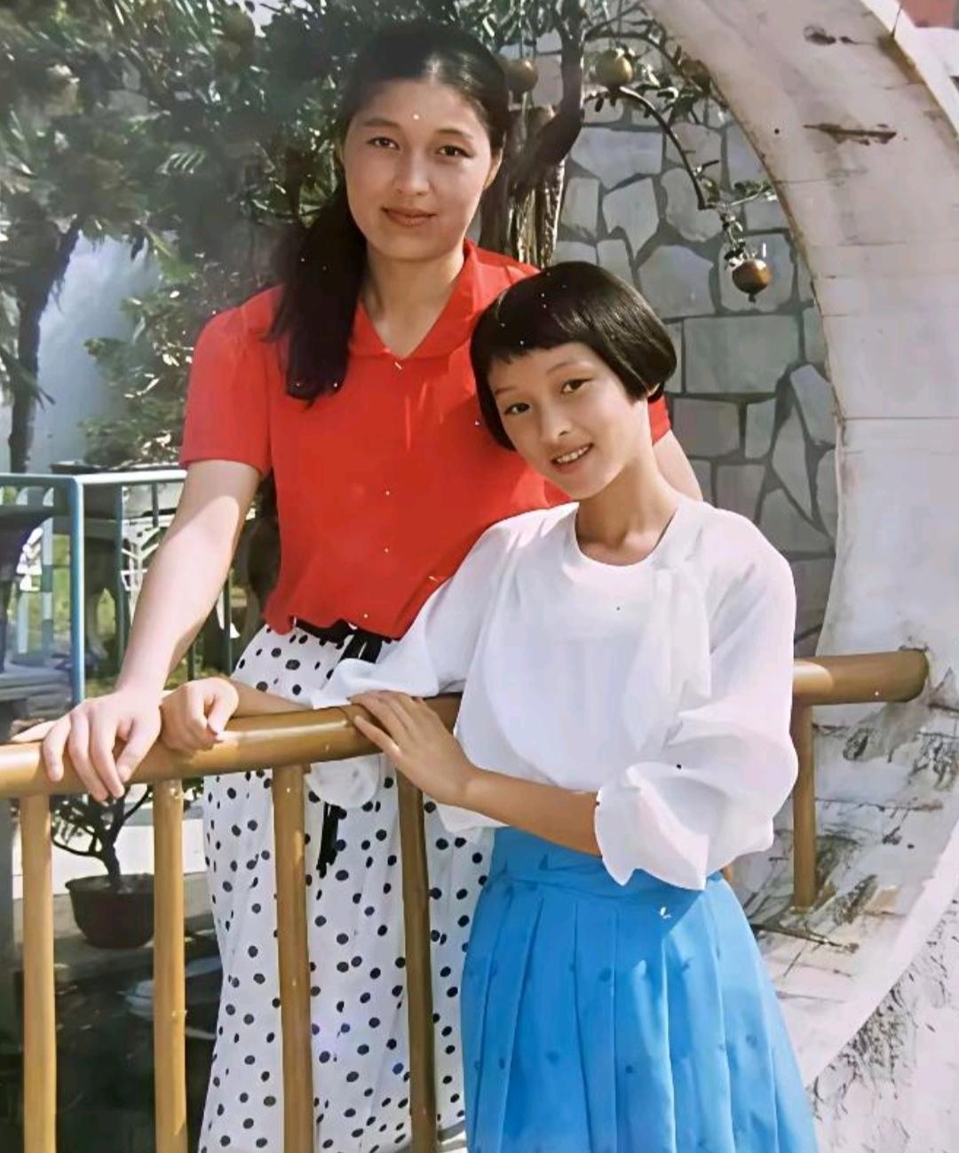 真是女大十八变！
吳越小时候相貌真的一般啊！
看着好丑啊[大笑]