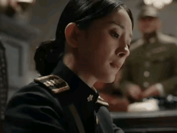 网友质疑张黎导演水平是不是不行，杨幂和杨洋都被他拍崩了。 ​​​